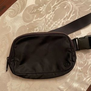 Lululemon everywhere belt bag